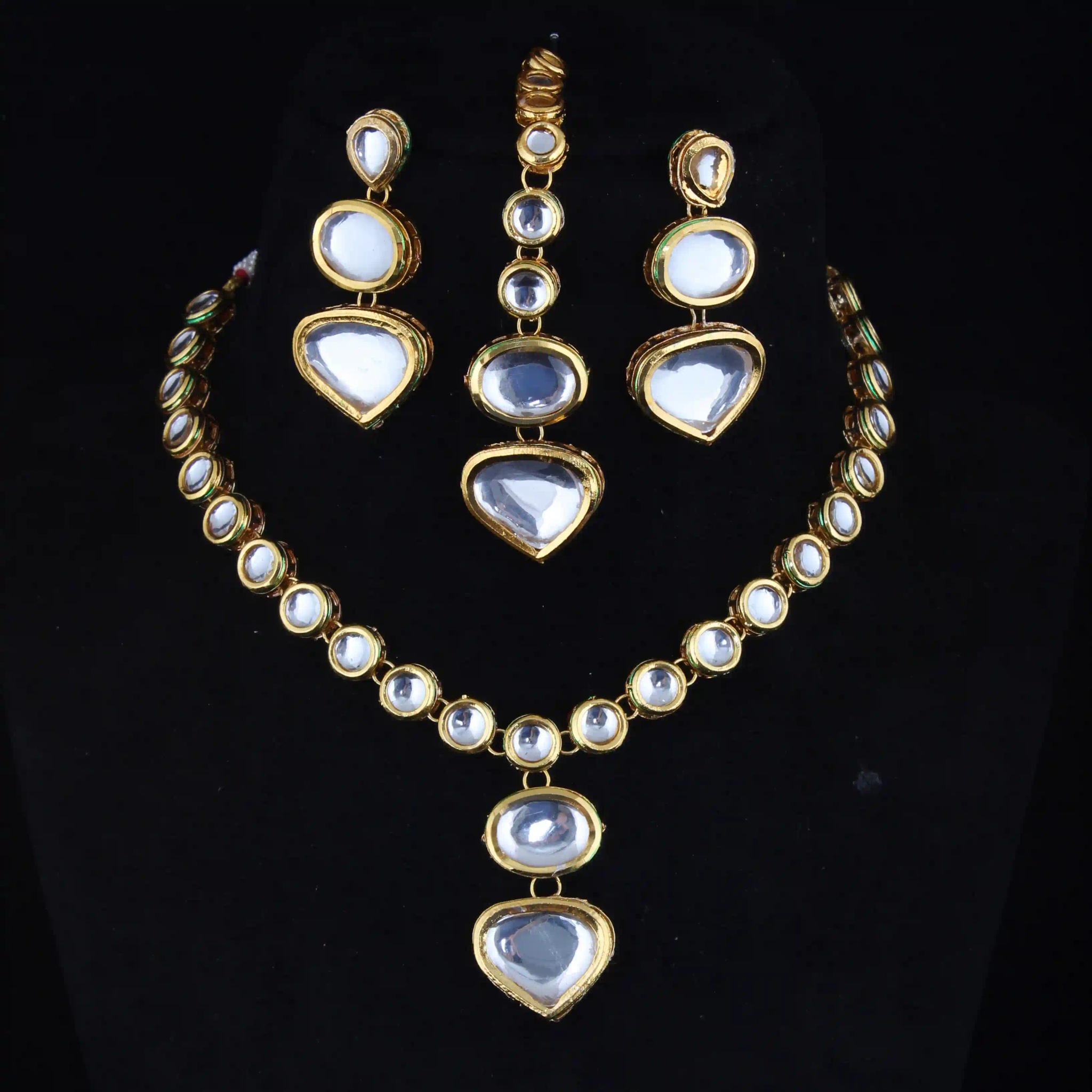 Gold Plated(18k) Small Round Kundan Choker Necklace Set With Maang Tika - White